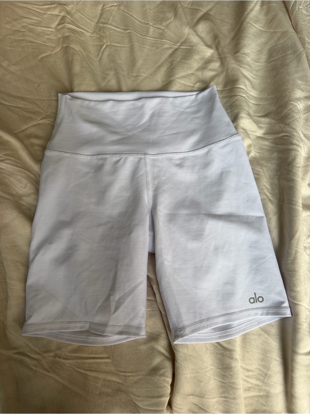 LIKE NEW SIZE XS Alo High-Waist White Bike Shorts